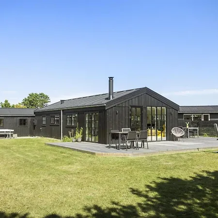 Sheyla - 150m From The Sea By Interhome