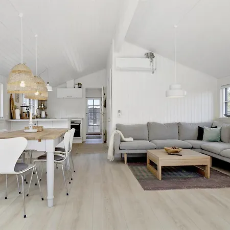 Sheyla - 150m From The Sea By Interhome *